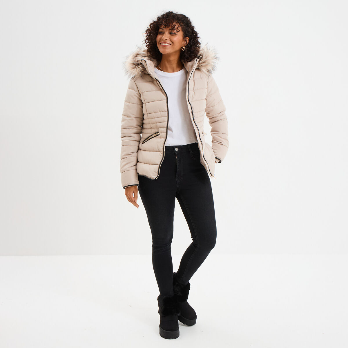 Doudoune courte cintr&eacute;e &agrave; capuche beige femme