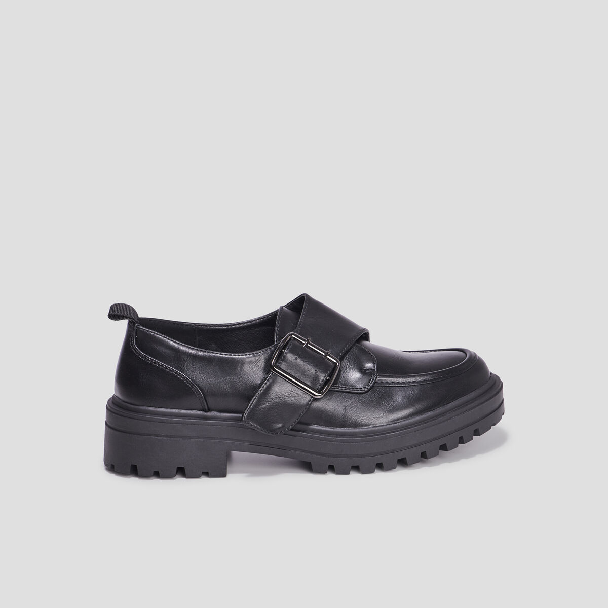 Derbies crantées avec boucle Liberto noir femme