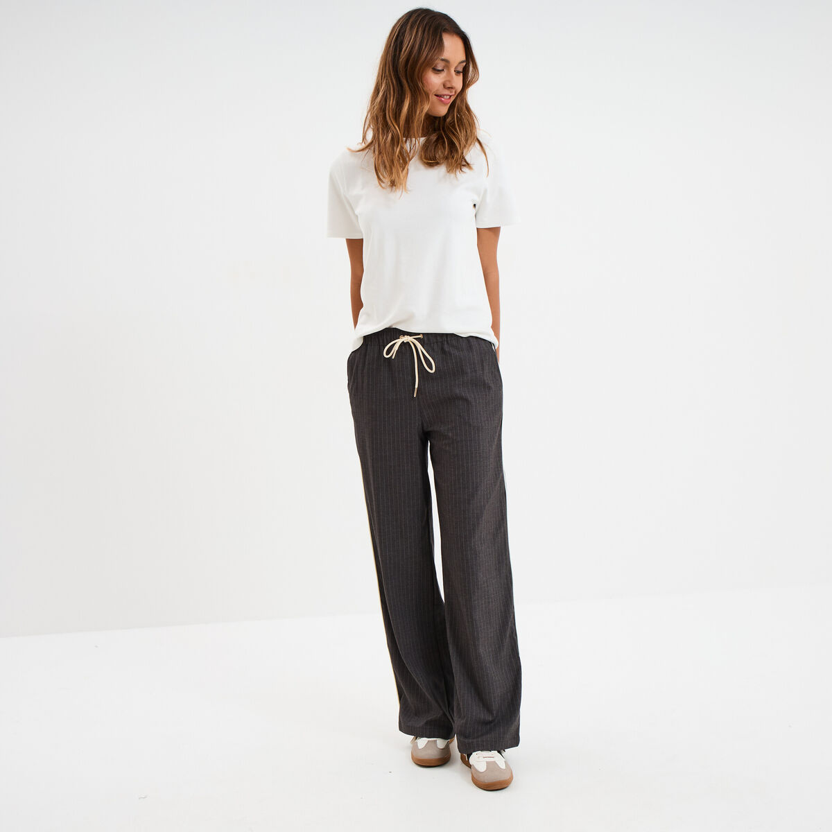 Pantalon fluide élastiqué bandes côtés gris foncé femme