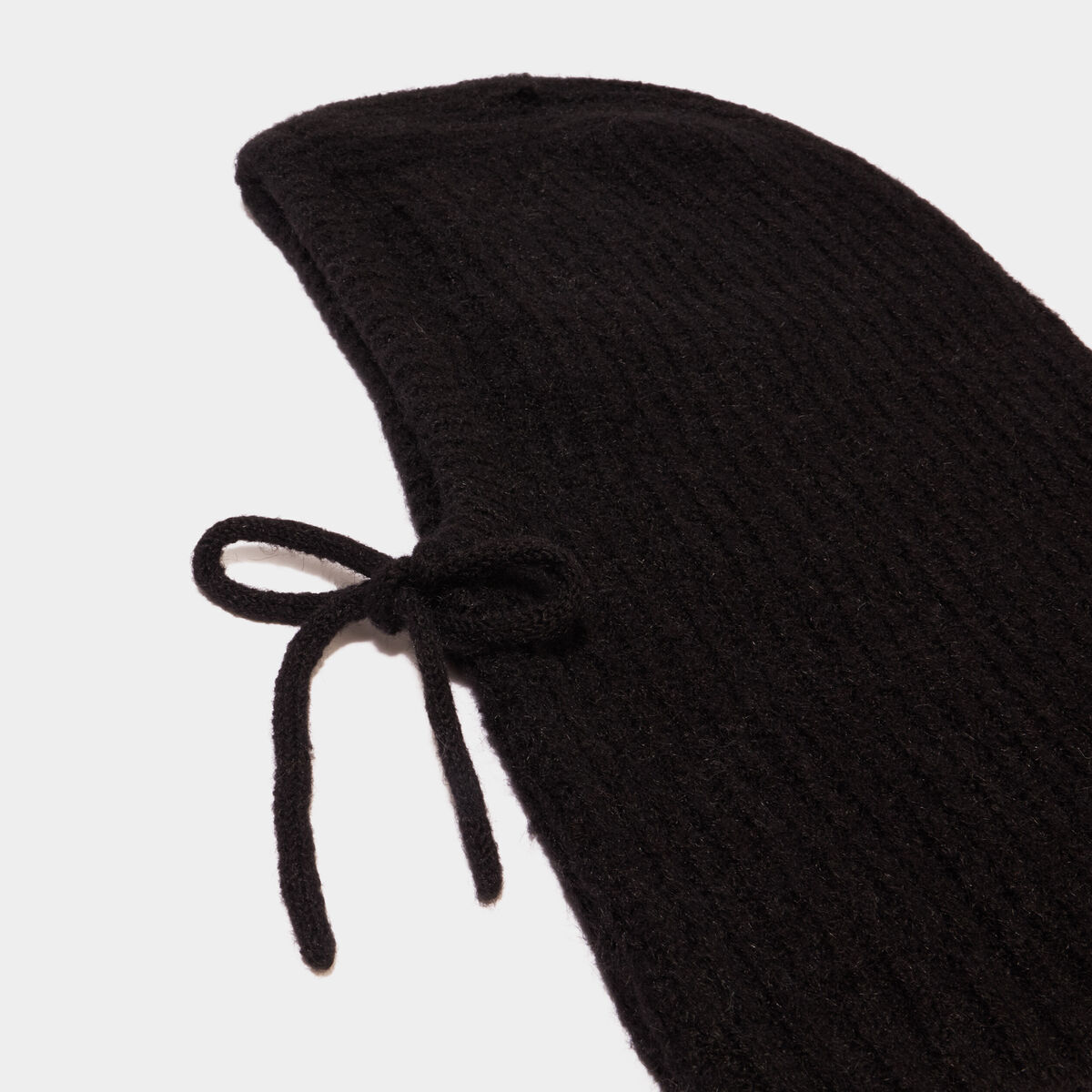 Cagoule tricot&eacute;e noir femme