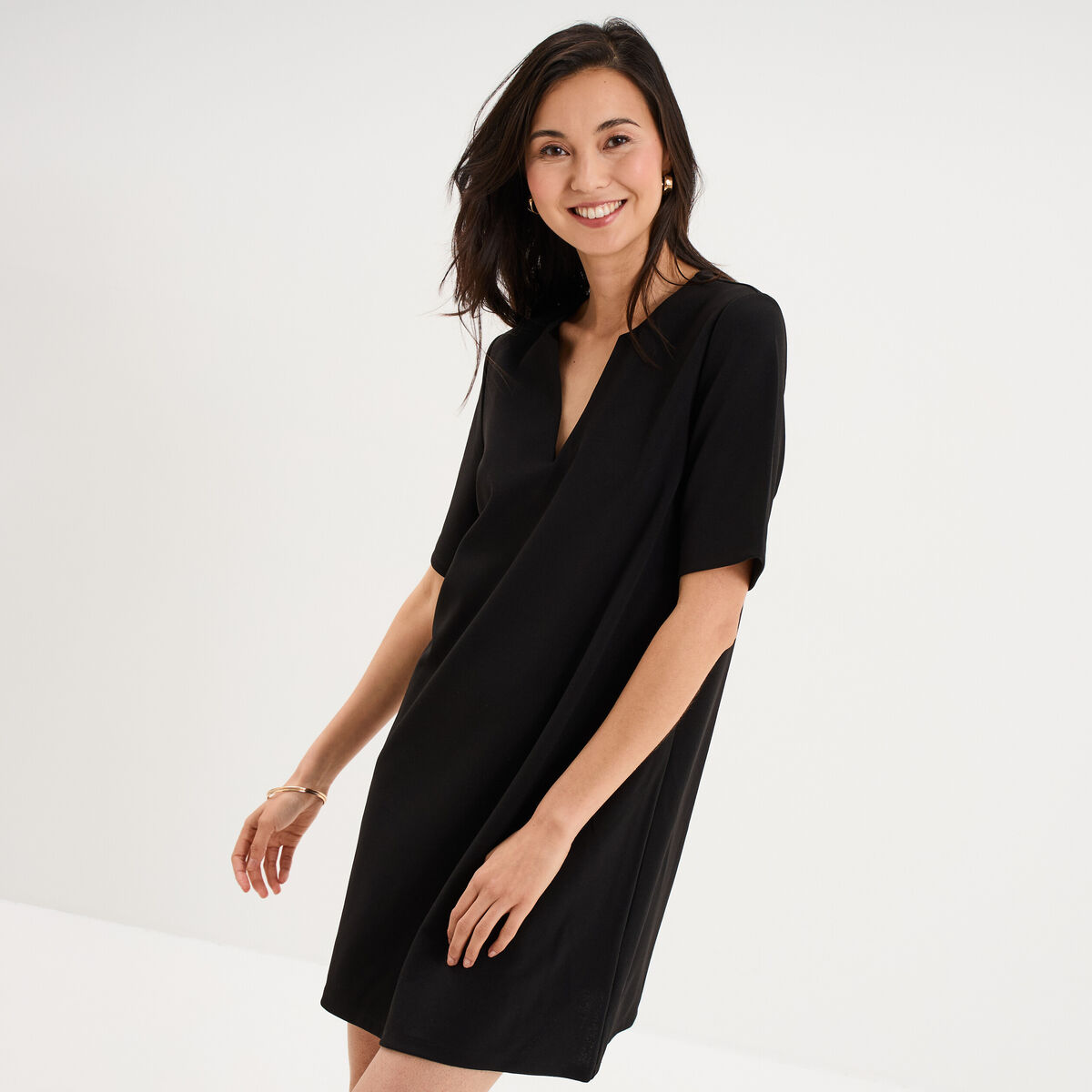 Robe courte col en V manches courtes noir femme