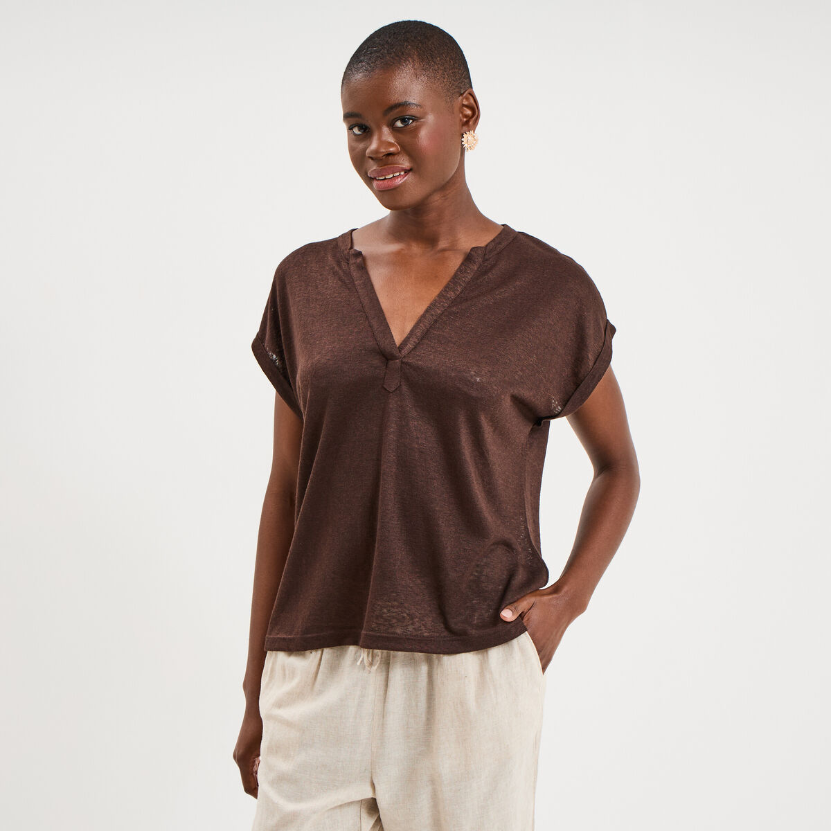 T-shirt col tunisien manches courtes marron fonc&eacute; femme