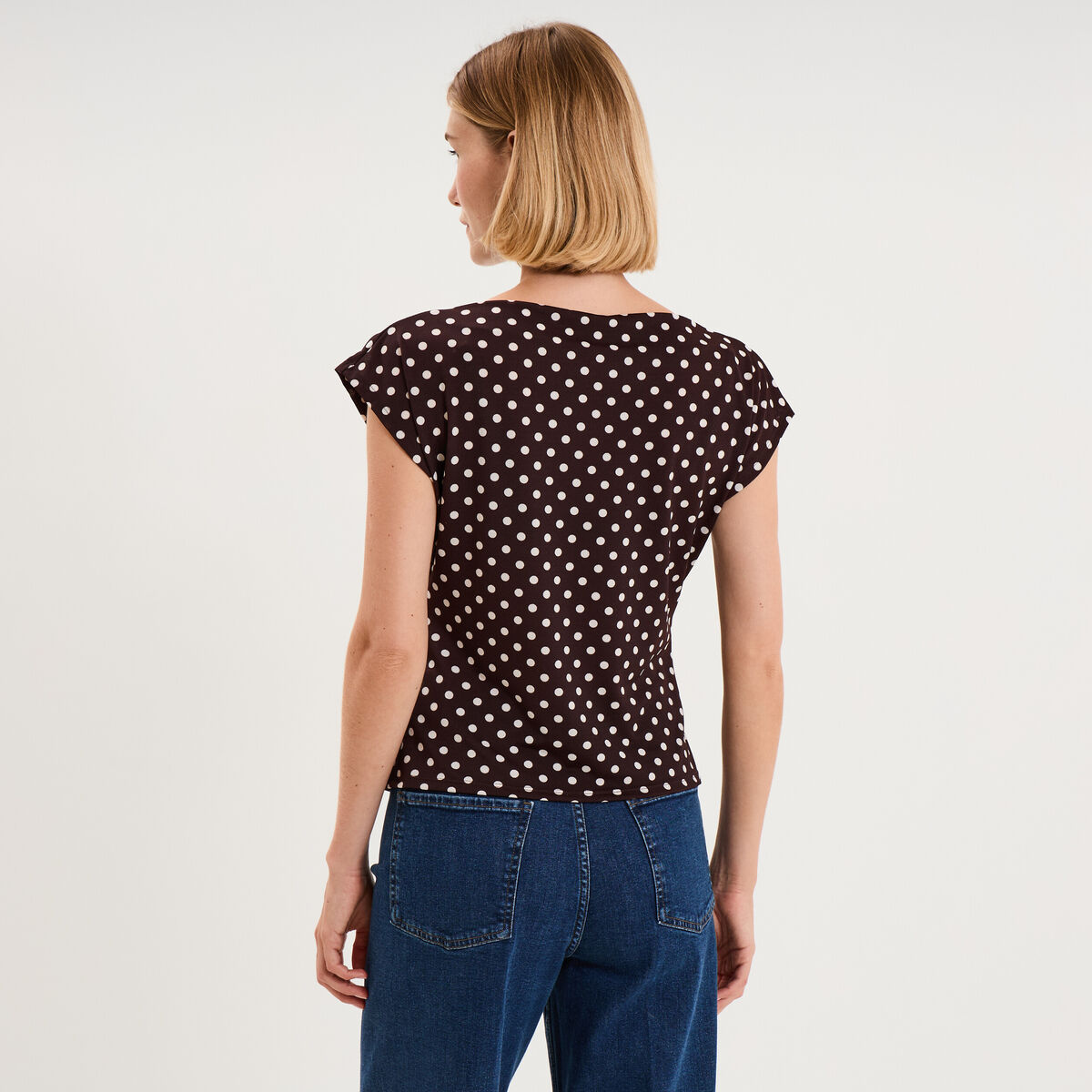 Top manches courtes col bateau fronc&eacute; marron fonc&eacute; femme