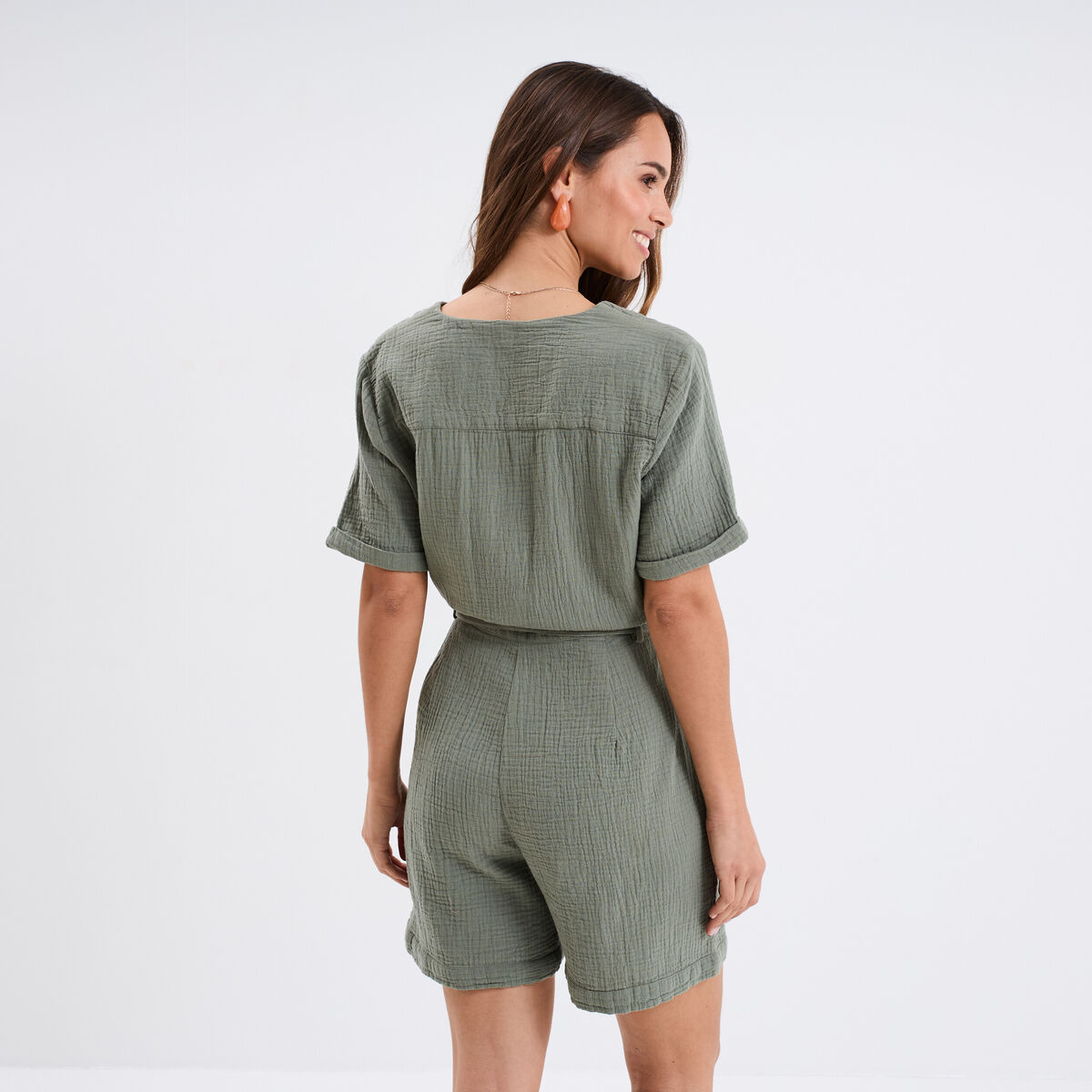 Combishort ceinturée en gaze de coton vert kaki femme