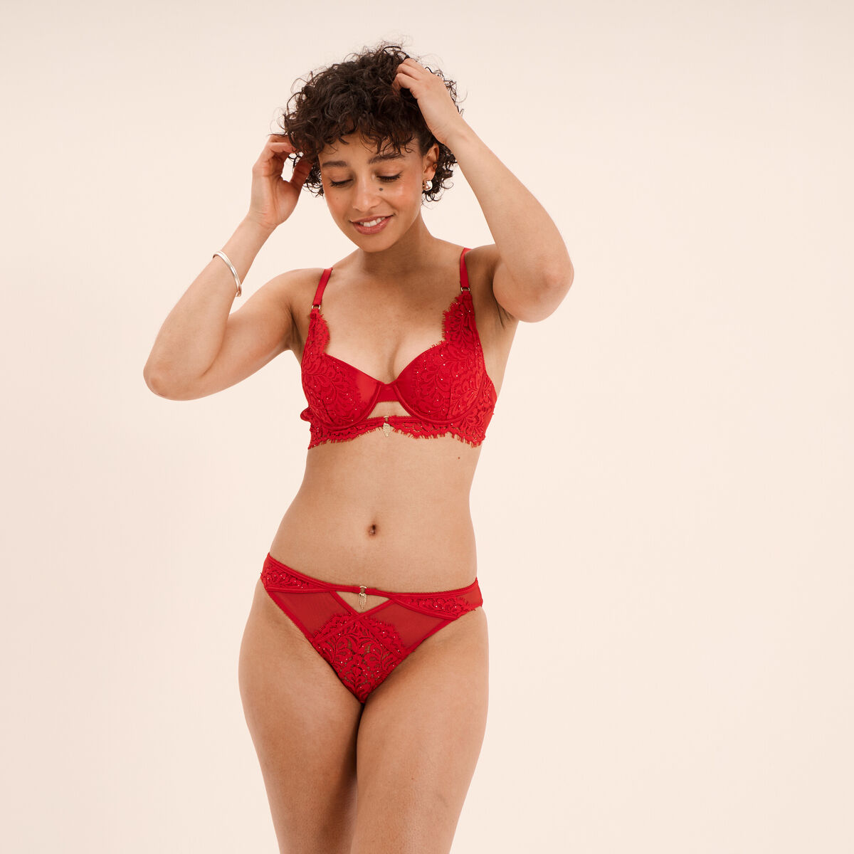 Soutien-gorge foulard dentelle et strass rouge femme