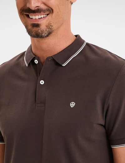 Polo manches courtes bords contrastés marron foncé homme
