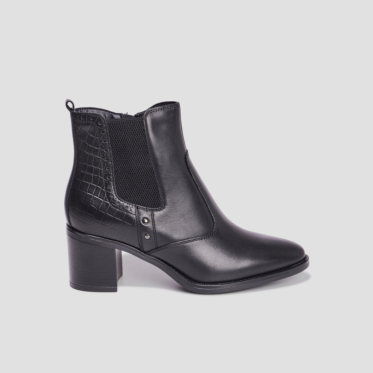 Bottines à talons avec clous en cuir noir femme