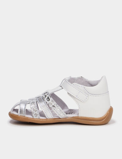 Sandales en cuir blanc b&eacute;b&eacute; fille