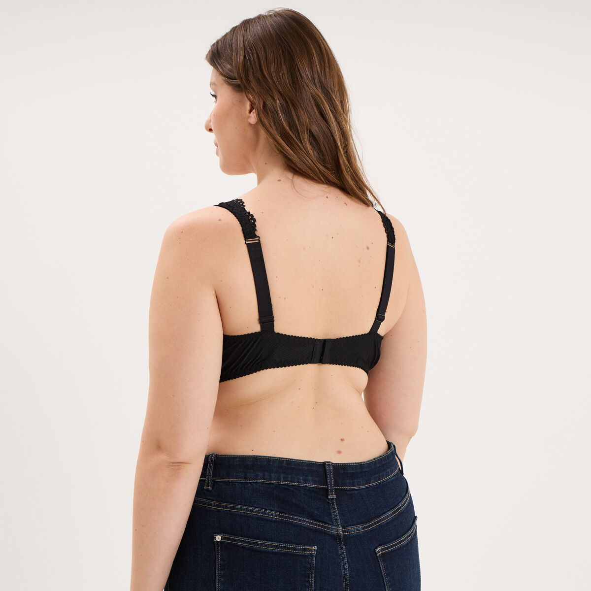 Soutien-gorge corbeille dentelle noir femme grande taille