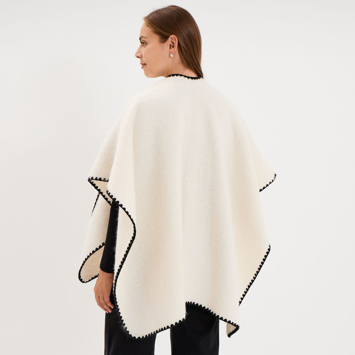 Poncho avec liser&eacute;s contrast&eacute;s ivoire femme