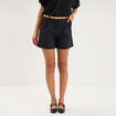 Short chino large taille haute ceintur&eacute; noir femme