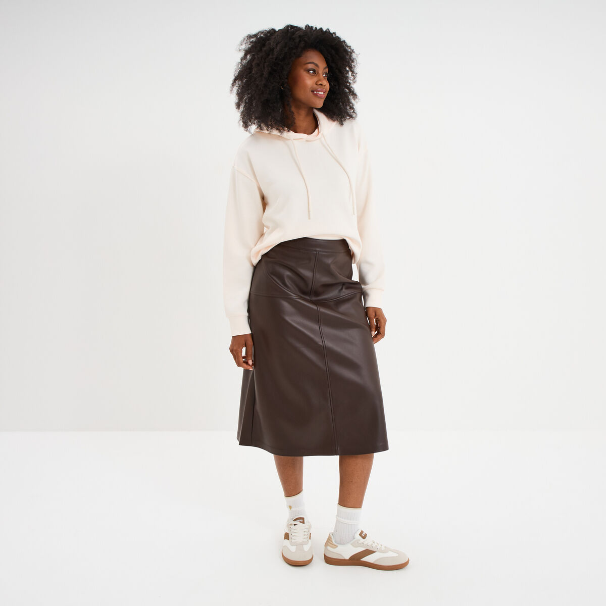 Jupe longue simili cuir trap&egrave;ze marron fonc&eacute; femme