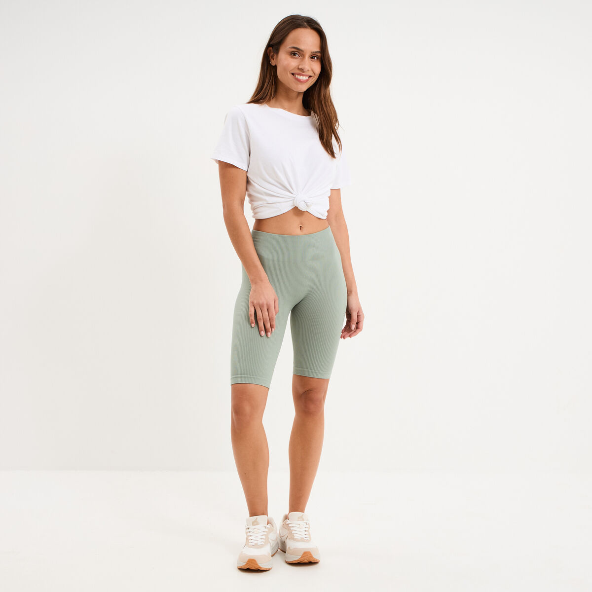 Short cycliste de sport c&ocirc;tel&eacute; stretch vert pastel femme