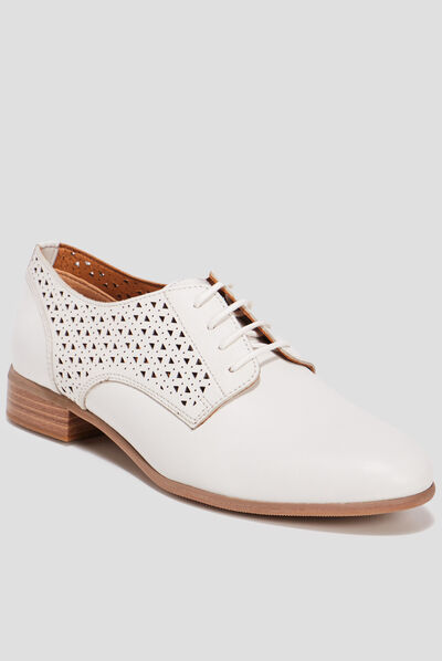 Derbies perforées en cuir blanc femme