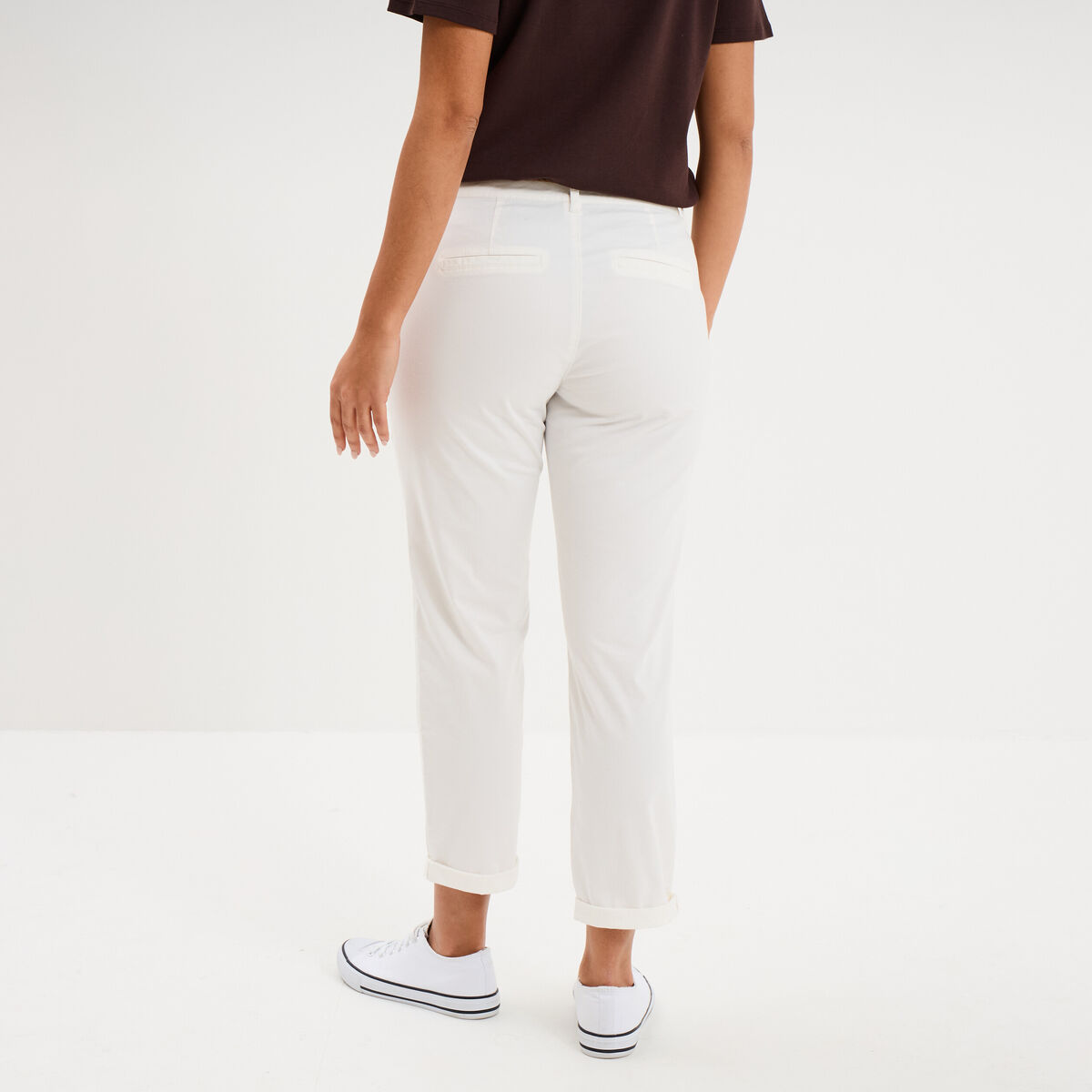Pantalon chino 7/8&egrave;me ceinture tress&eacute;e ecru femme