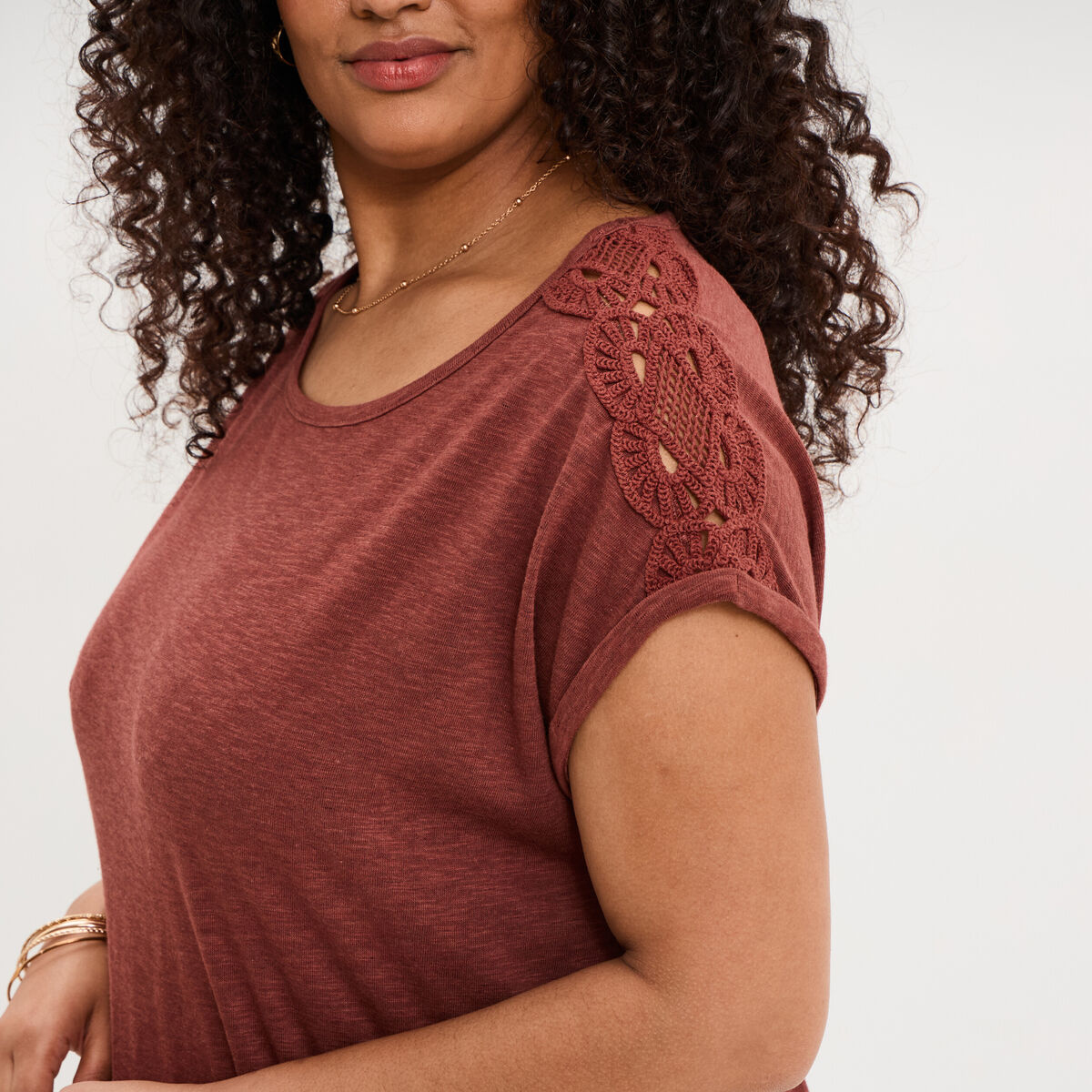T-shirt &eacute;paules effet macram&eacute; marron cognac femme grande taille