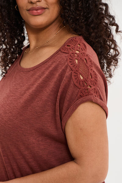 T-shirt &eacute;paules effet macram&eacute; marron cognac femme grande taille