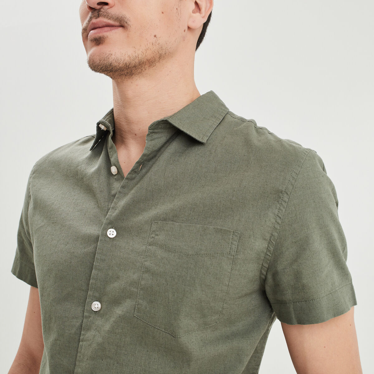 Chemise manches courtes lin mélangé vert kaki homme