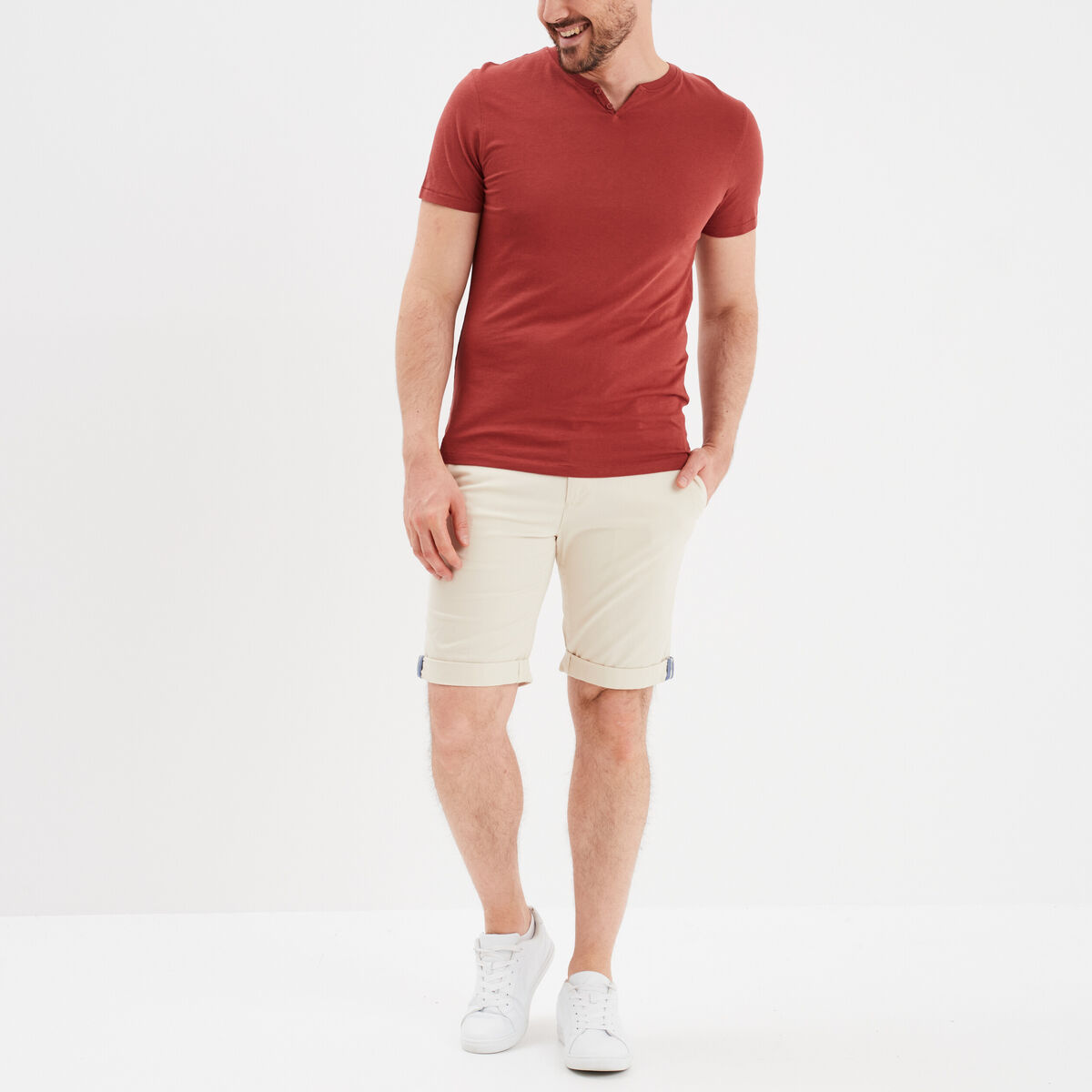 T-shirt manches courtes col tunisien rouge fonc&eacute; homme