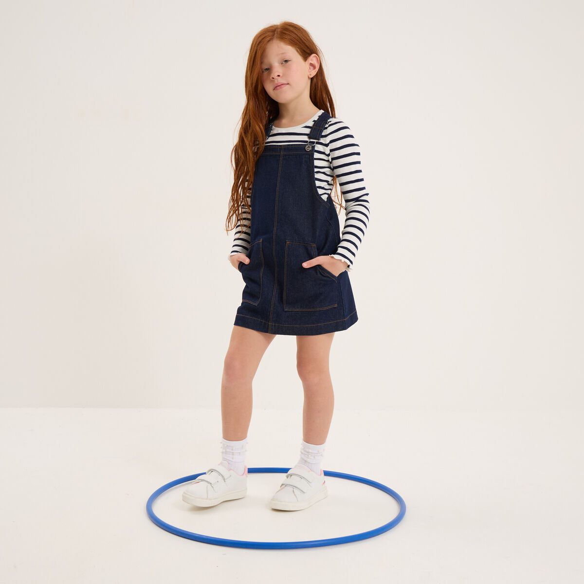 Ensemble robe salopette et t-shirt bleu fille