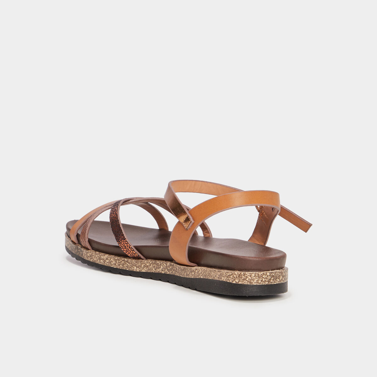 Sandales plates avec brides crois&eacute;es marron femme
