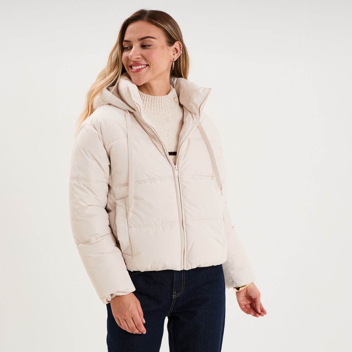Doudoune courte droite doubl&eacute;e &agrave; capuche sable femme