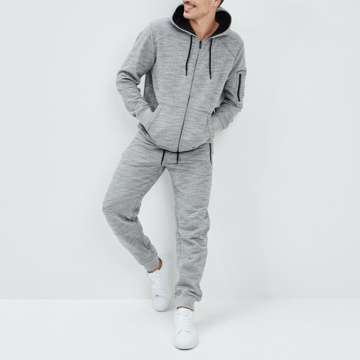 Sweat zipp&eacute; &agrave; capuche en molleton gris clair homme