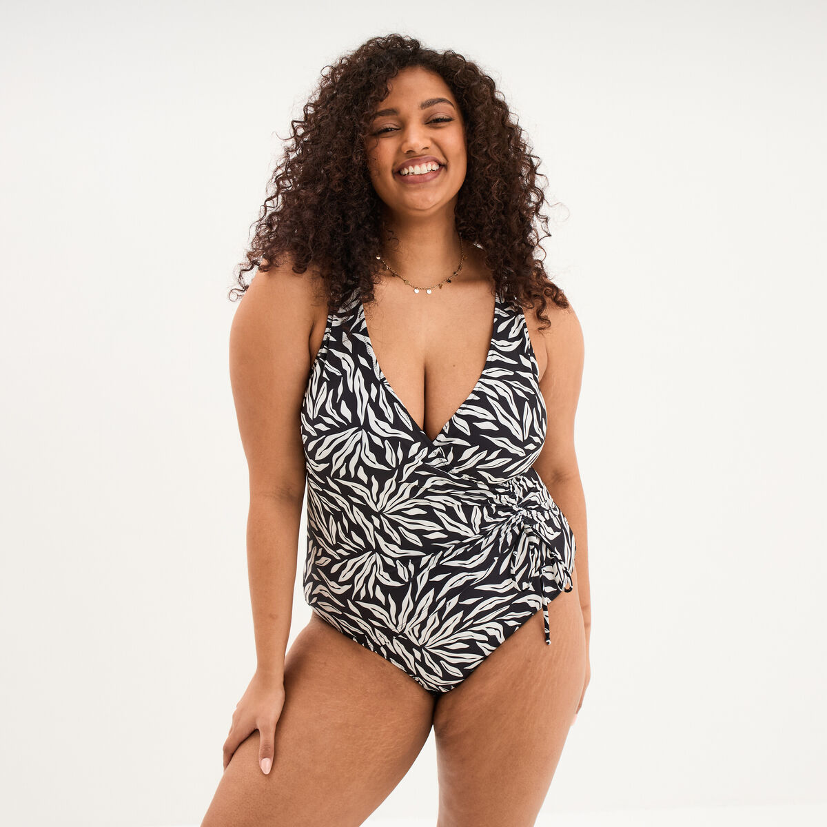 Maillot de bain une pi&egrave;ce cache coeur noir femme grande taille