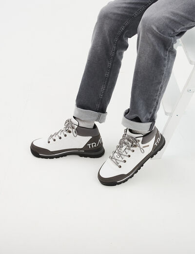 Bottines montantes semelles crant&eacute;es blanc homme