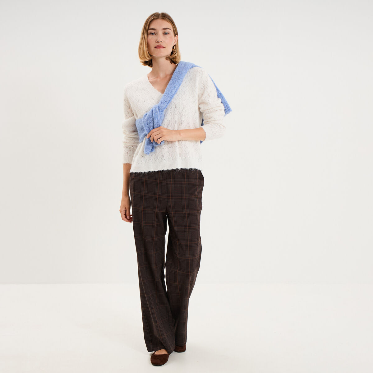 Pull col V ajour&eacute; manches longues blanc femme