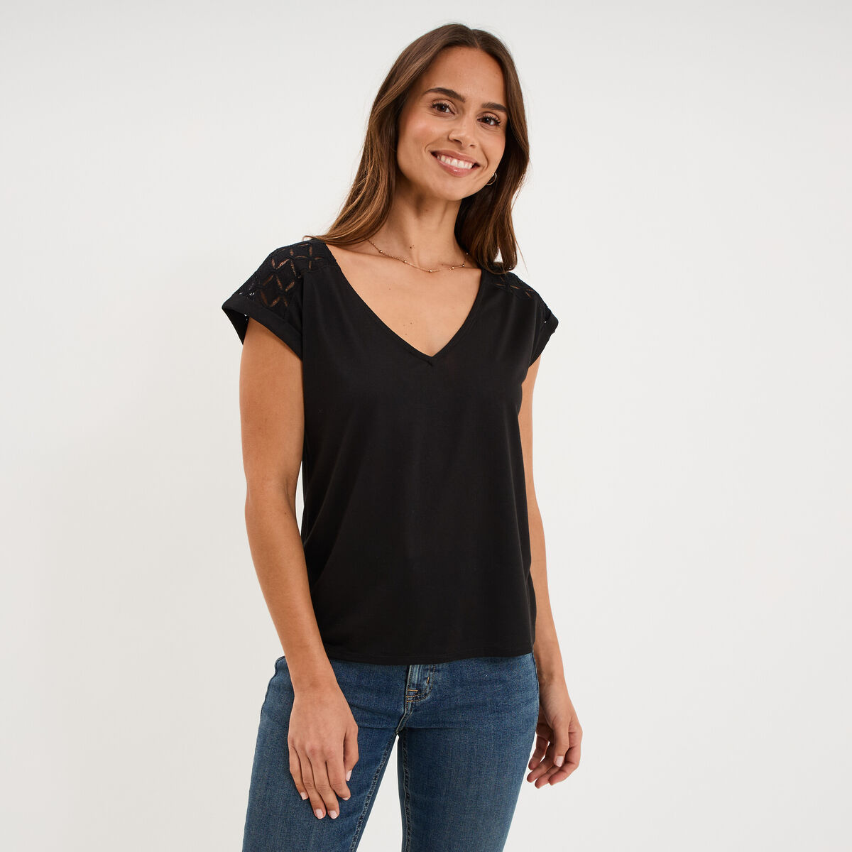 T-shirt col en V ajour&eacute; &eacute;paules et dos noir femme