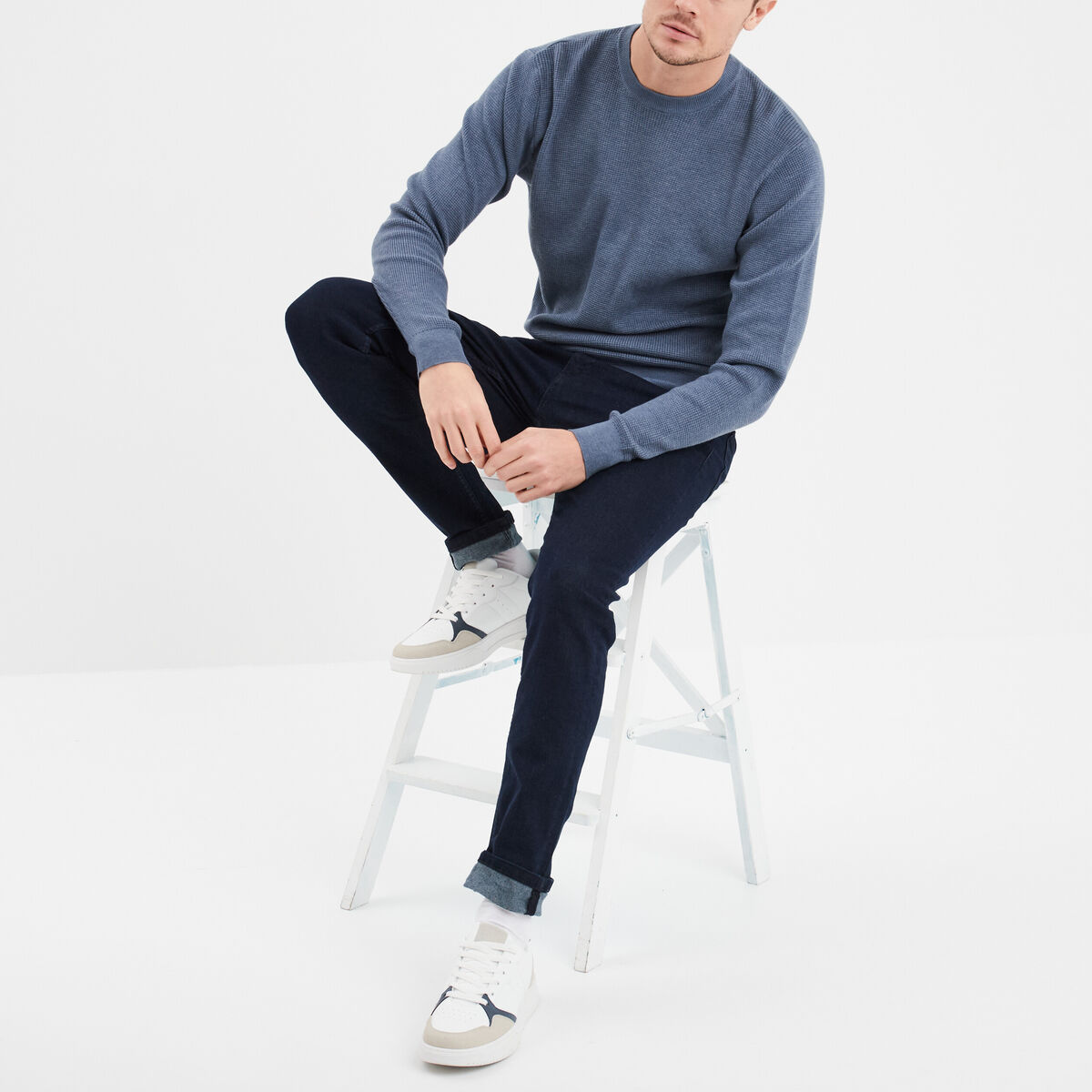 Pull en maille textur&eacute;e col rond bleu fonc&eacute; homme