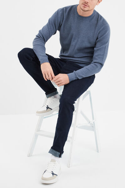 Pull en maille textur&eacute;e col rond bleu fonc&eacute; homme