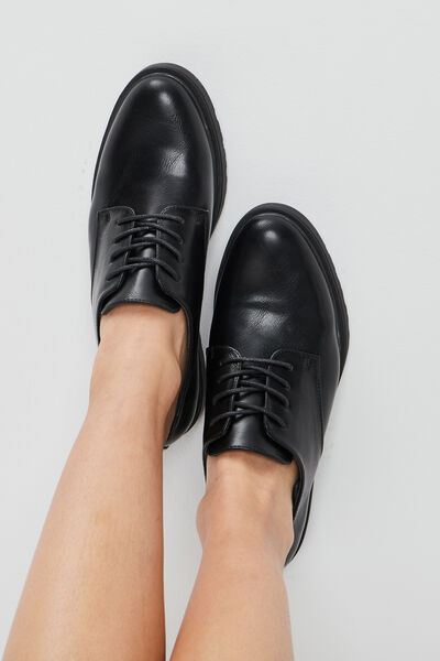 Derbies &agrave; lacets crant&eacute;es Liberto noir femme