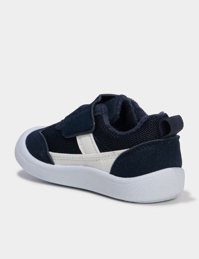 Baskets basses &agrave; semelles souples bleu marine b&eacute;b&eacute; gar&ccedil;on