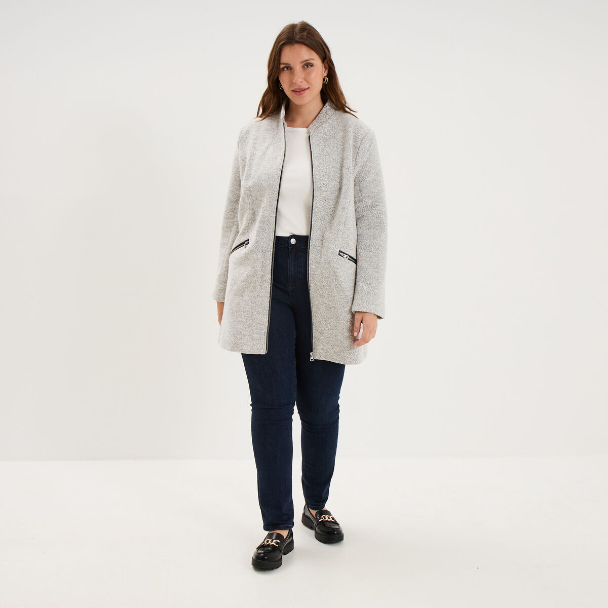 Manteau mi-long droit zipp&eacute; col mao gris clair femme grande taille