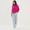 Pull col rond avec boutons rose fushia femme