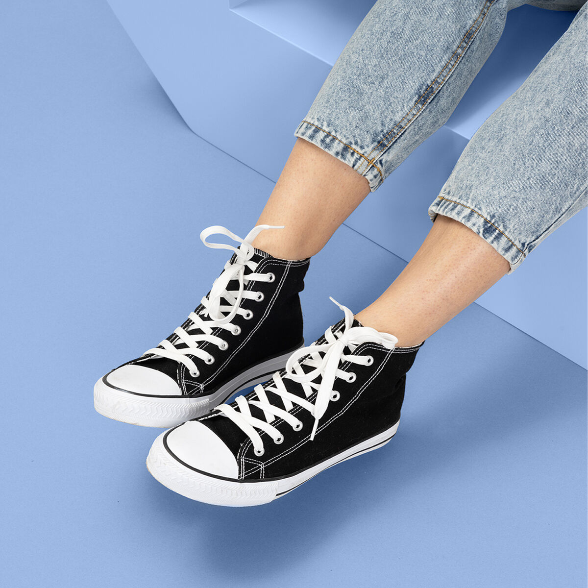 Baskets en toile montantes à lacets noir femme