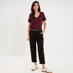 T-shirt col en V manches courtes violet fonc&eacute; femme