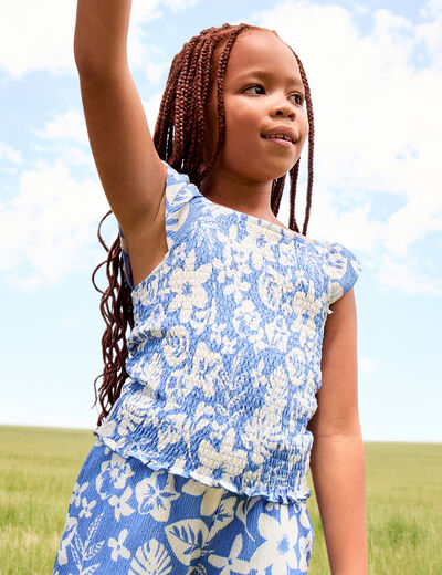 T-shirt smock&eacute; col carr&eacute; avec volants bleu fille