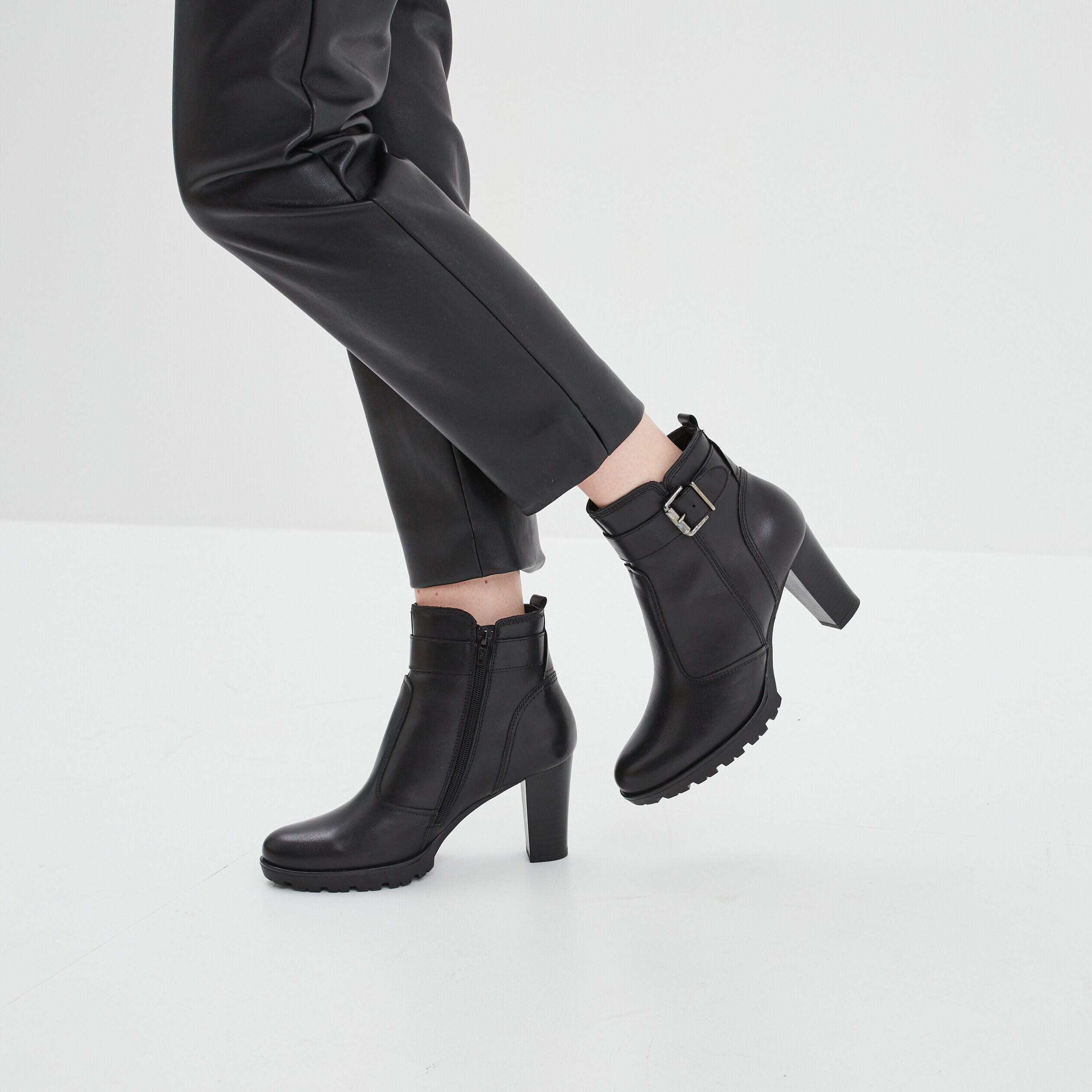 Bottines à talons avec boucles en cuir noir femme LIBERTO