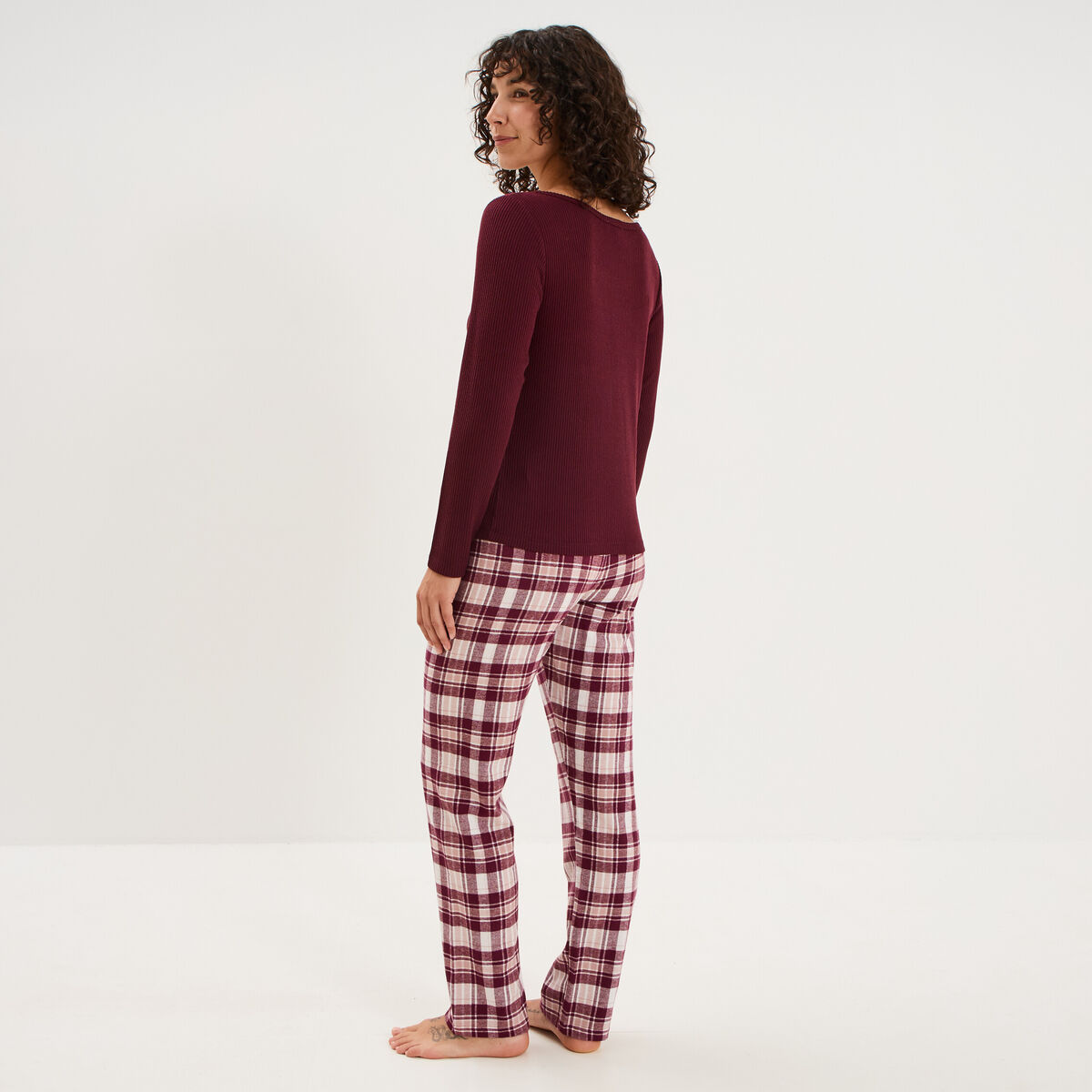 Ensemble pyjama t-shirt et pantalon bordeaux femme