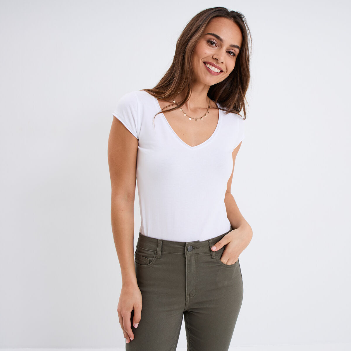 T-shirt col V ajust&eacute; manches courtes blanc femme