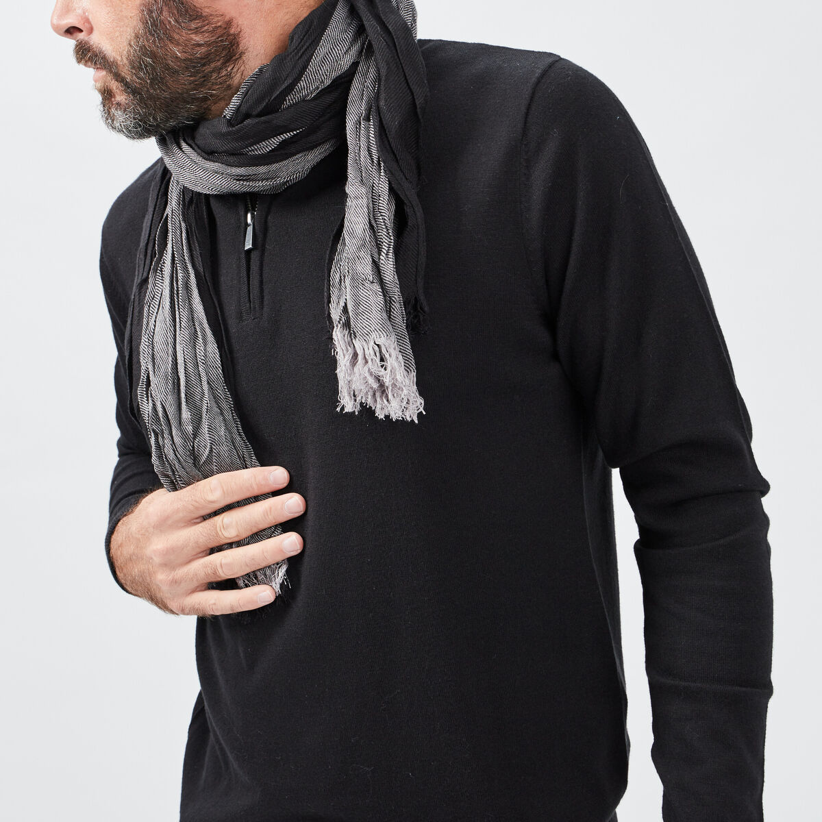 Foulard effet froiss&eacute; noir homme