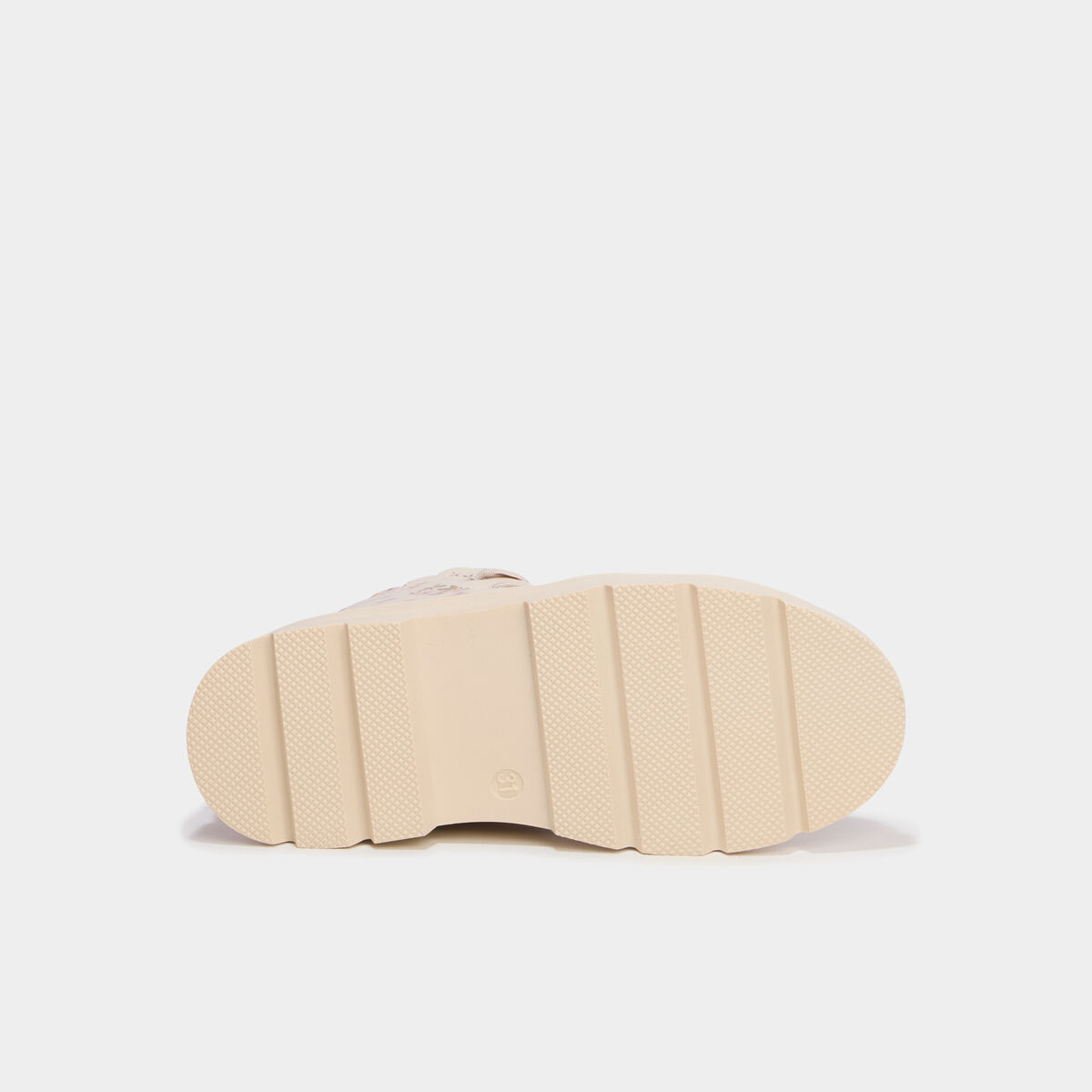 Boots fourr&eacute;es et crant&eacute;es &agrave; lacets creme fille