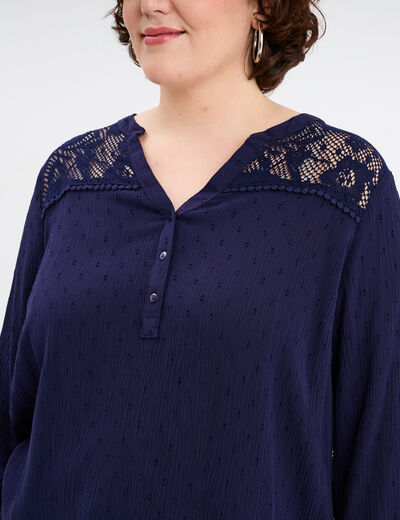 Blouse plumetis avec épaules dentelle bleu marine femme grande taille