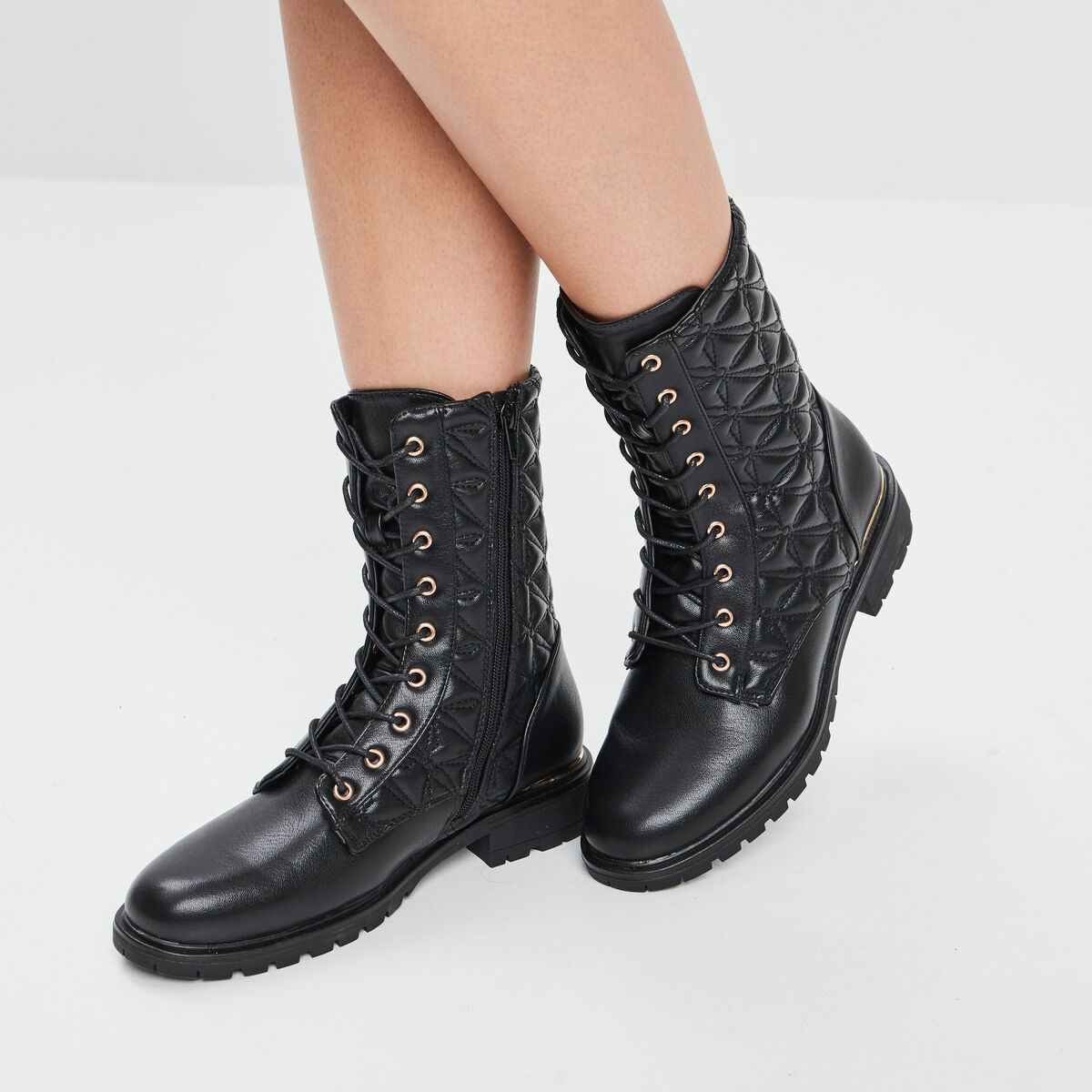 Bottines matelass&eacute;es noir femme