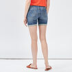 Short slim en jean d&eacute;lav&eacute; denim stone femme