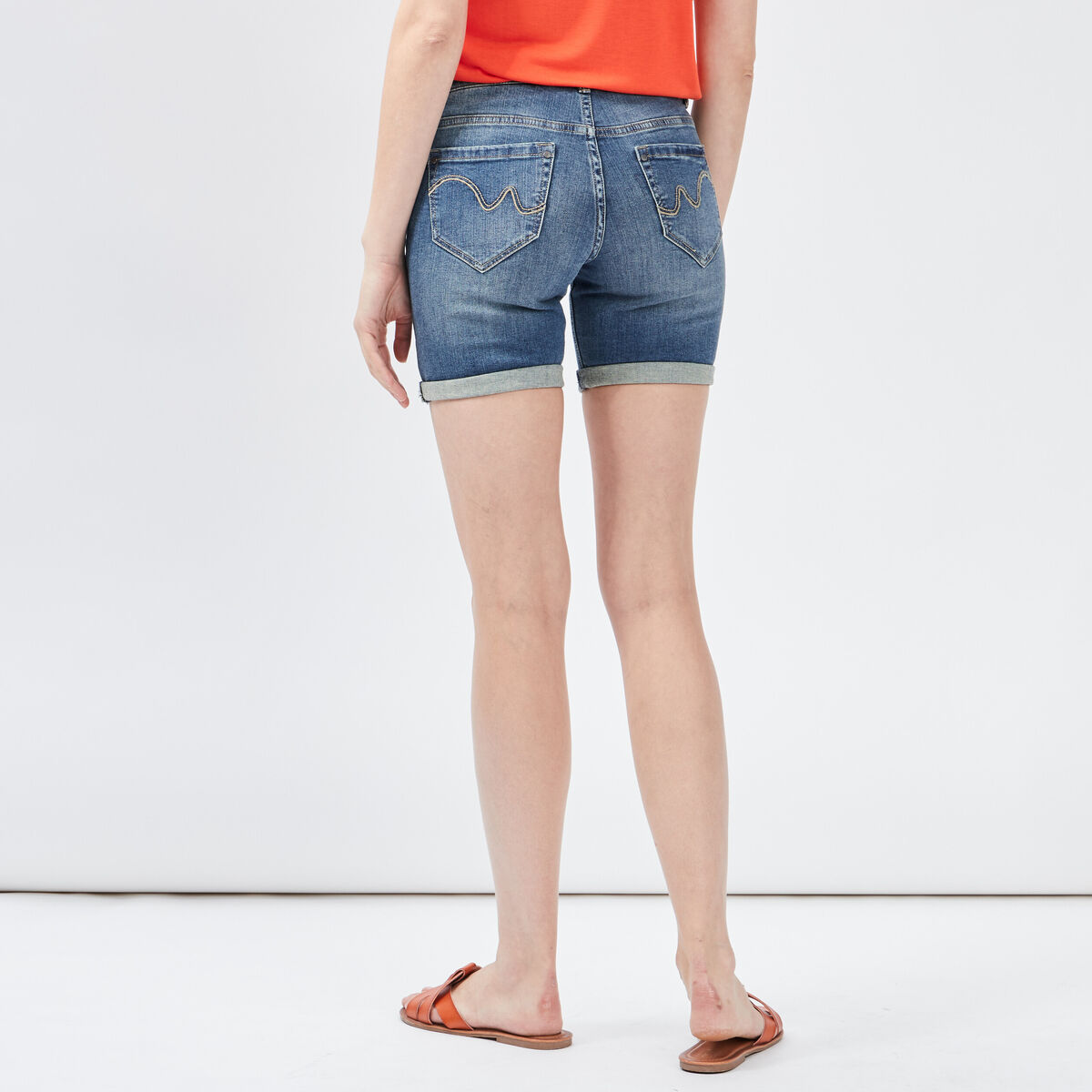 Short slim en jean d&eacute;lav&eacute; denim stone femme