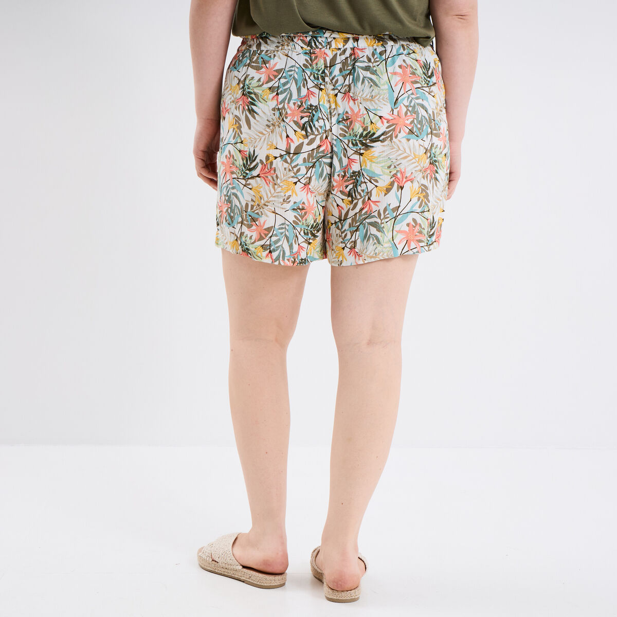 Short fluide ceinturé blanc femme grande taille